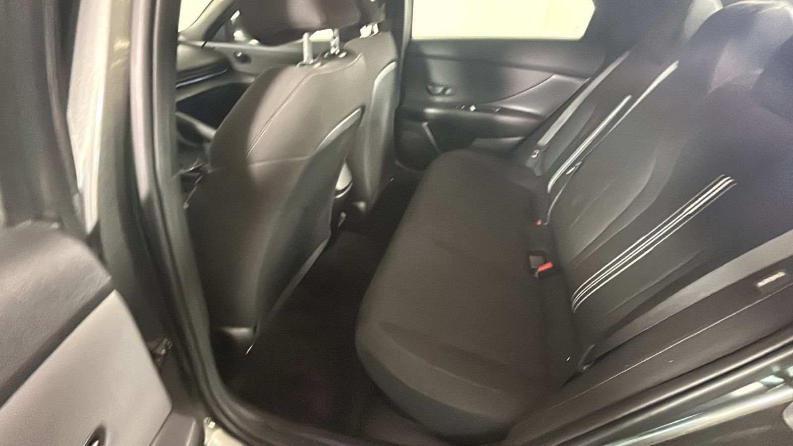 Used 2025 Hyundai Elantra SEL FWD image 32