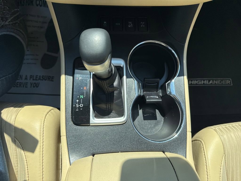 Used 2017 Toyota Highlander Plus AWD/4WD image 21