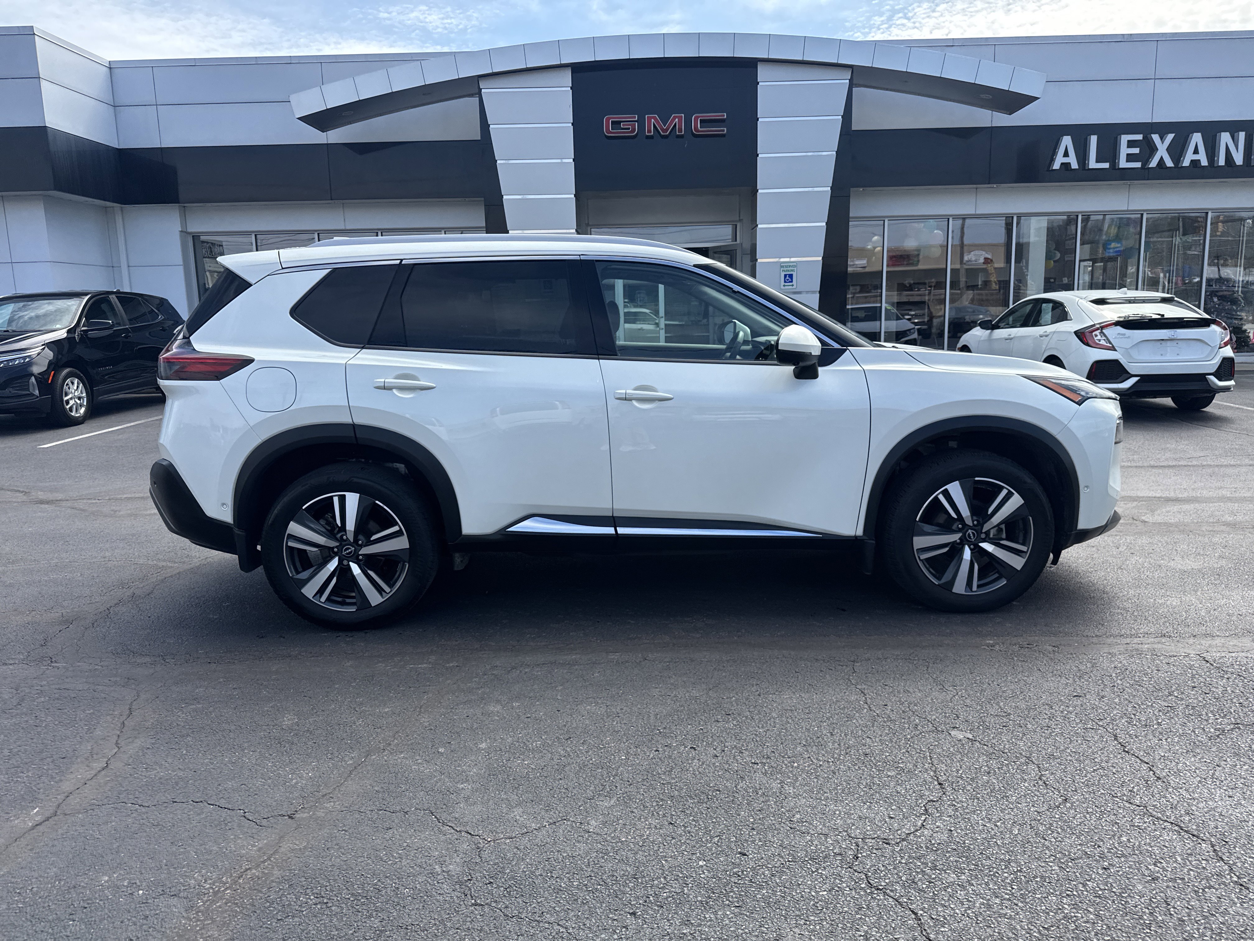 Used 2023 Nissan Rogue SL w/ SL Premium Package video 2