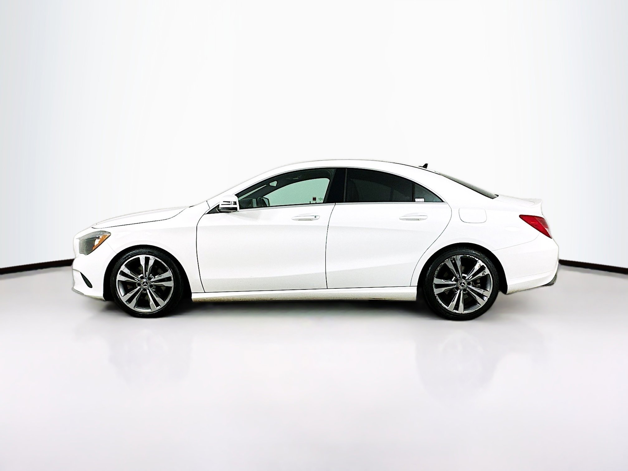 Used 2018 Mercedes-Benz CLA 250 image 4