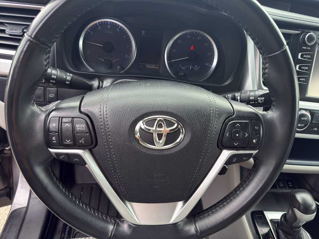 Used 2019 Toyota Highlander Plus AWD/4WD image 16