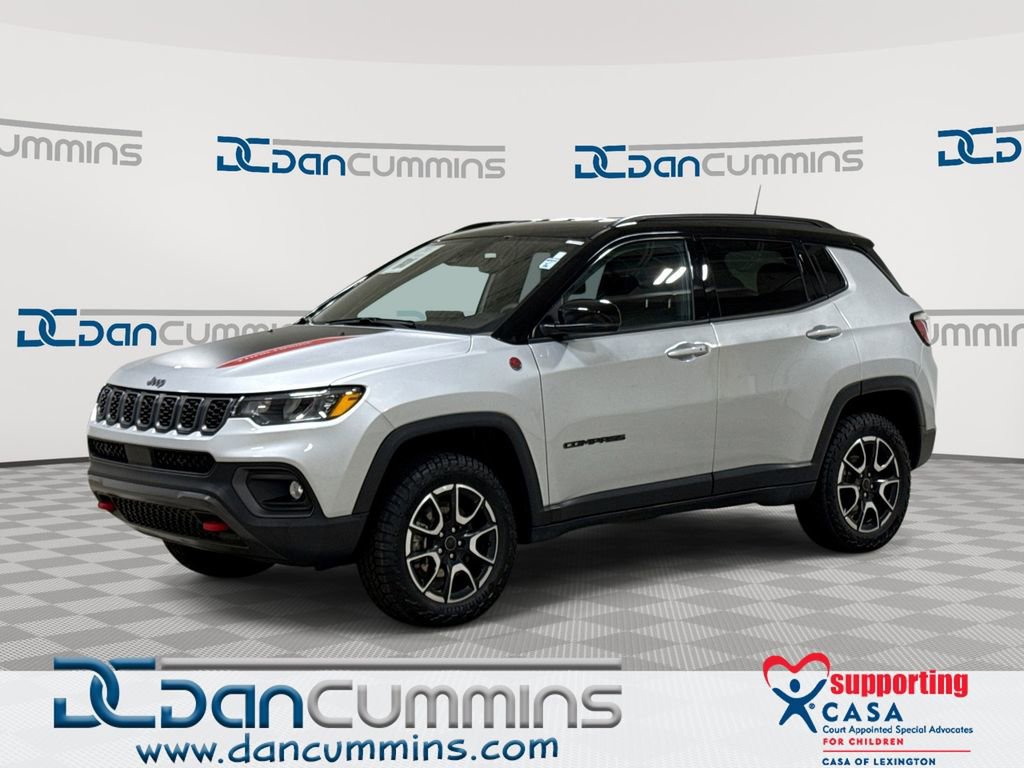 Used 2025 Jeep Compass Trailhawk AWD/4WD image 1