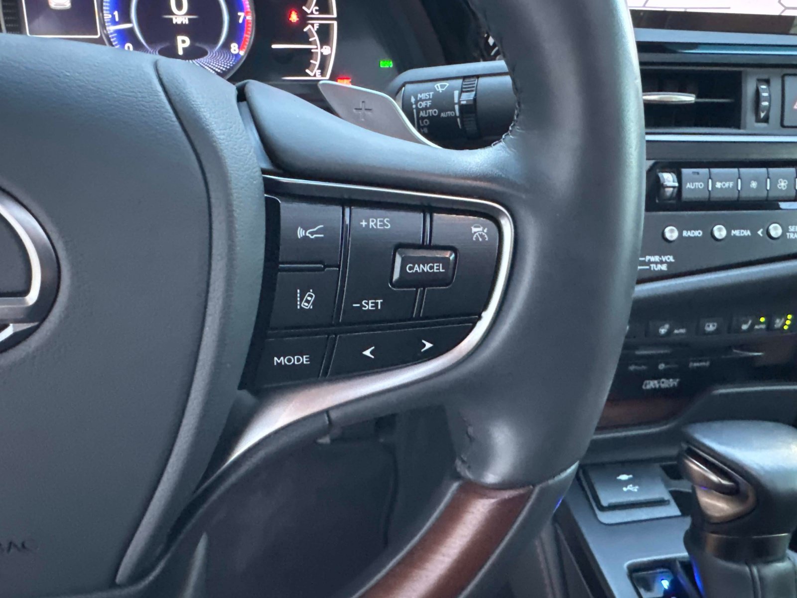 Certified 2022 Lexus ES 350 Ultra Luxury w/ Accessory Package FWD image 28