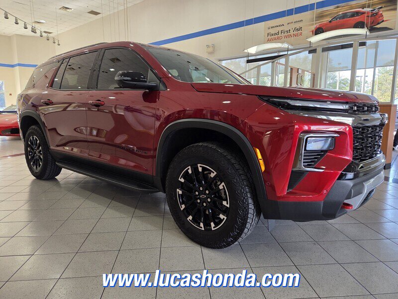 Used 2024 Chevrolet Traverse Z71 w/ Enhanced Driving Package image 3