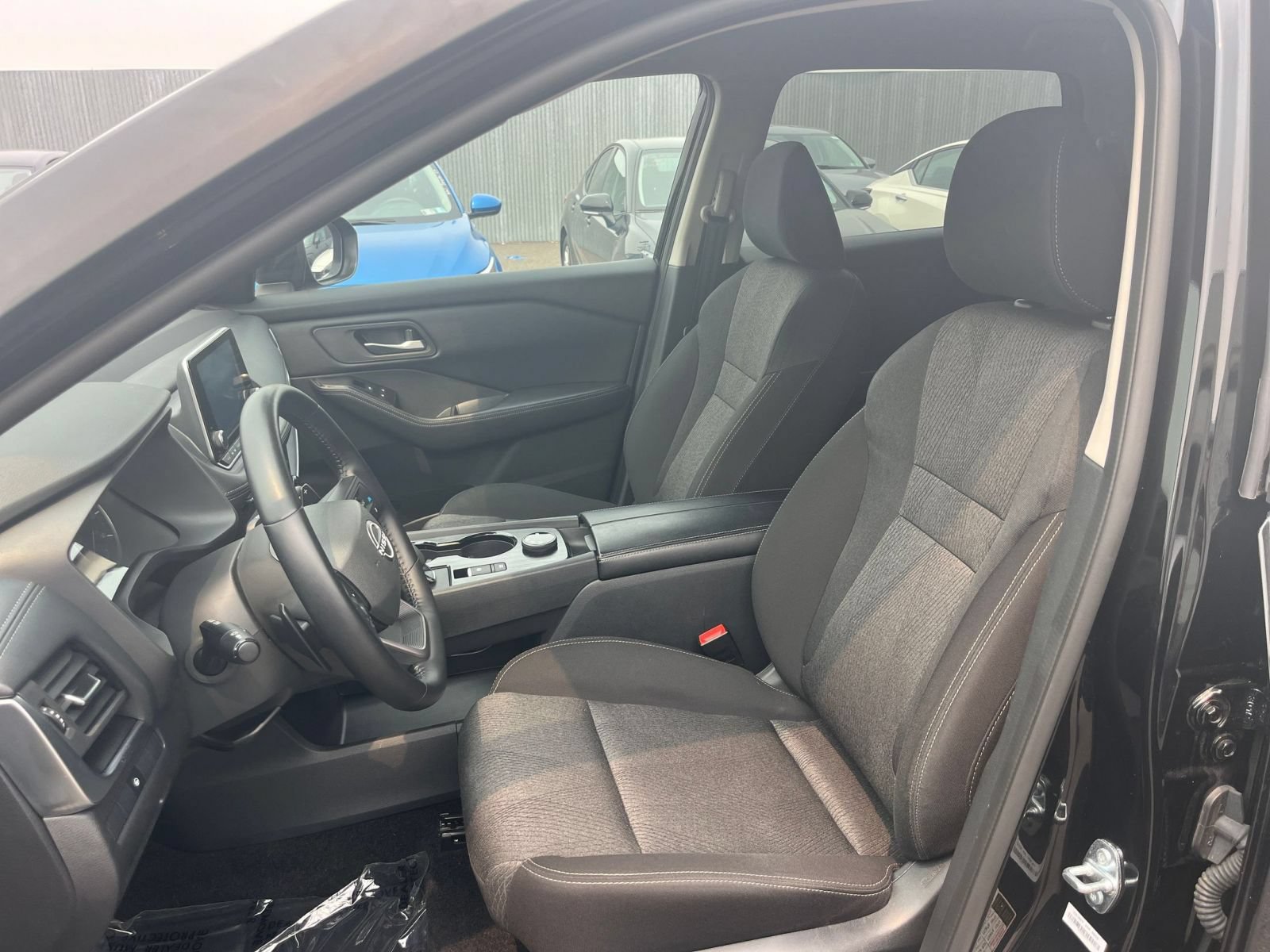 Used 2025 Nissan Rogue SV AWD/4WD image 38