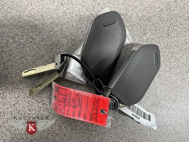 Used 2025 Kia Sorento S image 26