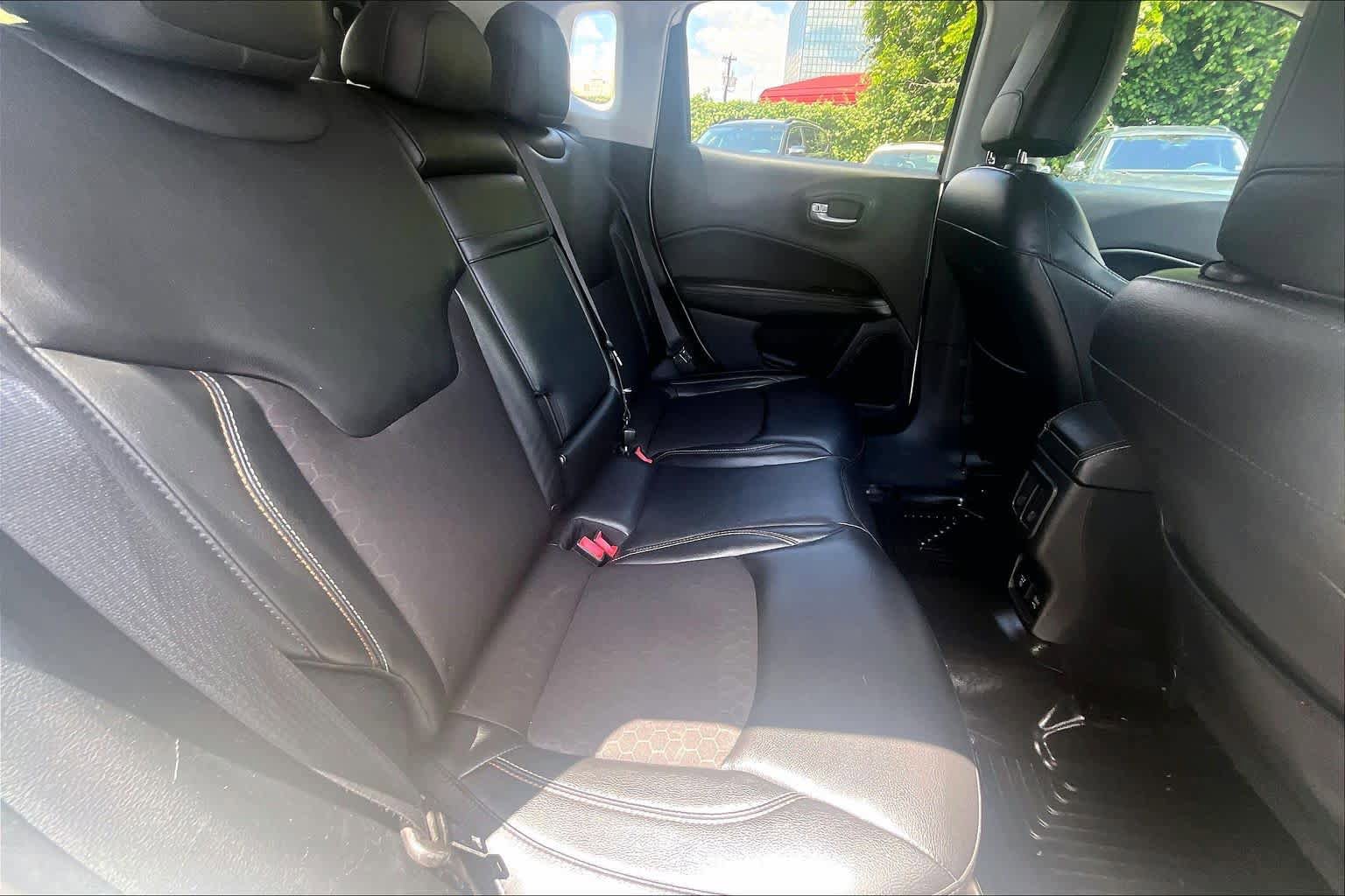 Used 2018 Jeep Compass Latitude w/ Popular Equipment Group FWD image 20