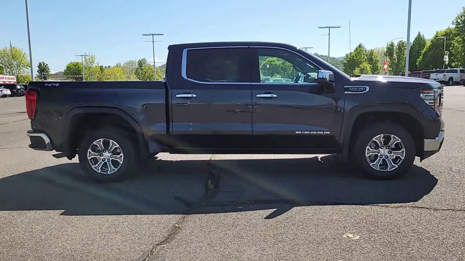 Used 2025 GMC Sierra 1500 SLT AWD/4WD image 9