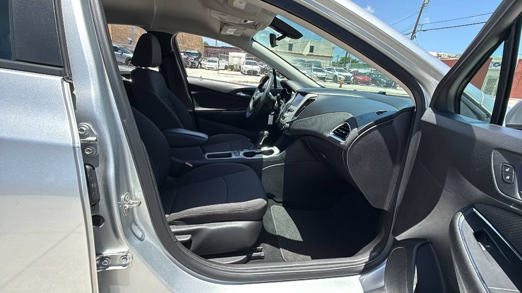 Used 2018 Chevrolet Cruze LS FWD image 35