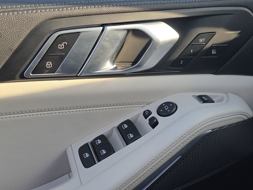 Used 2022 BMW X5 xDrive40i w/ M Sport Package image 19