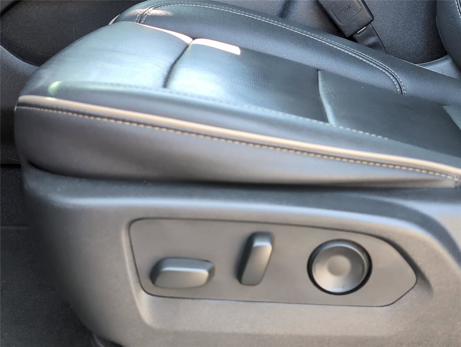 Used 2024 GMC Yukon XL SLT image 7