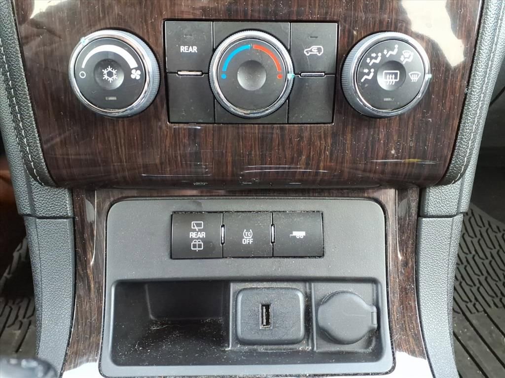 Used 2015 Chevrolet Traverse LT image 32