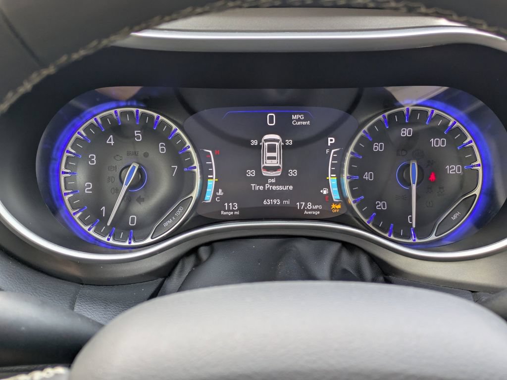 Used 2024 Chrysler Pacifica Touring-L FWD image 18
