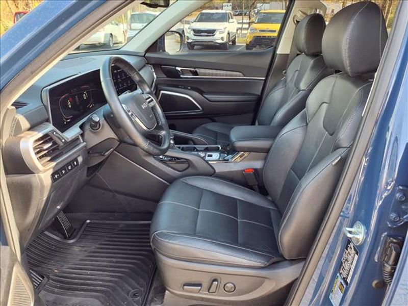 Used 2023 Kia Telluride EX w/ EX Captain's Chair Package image 12