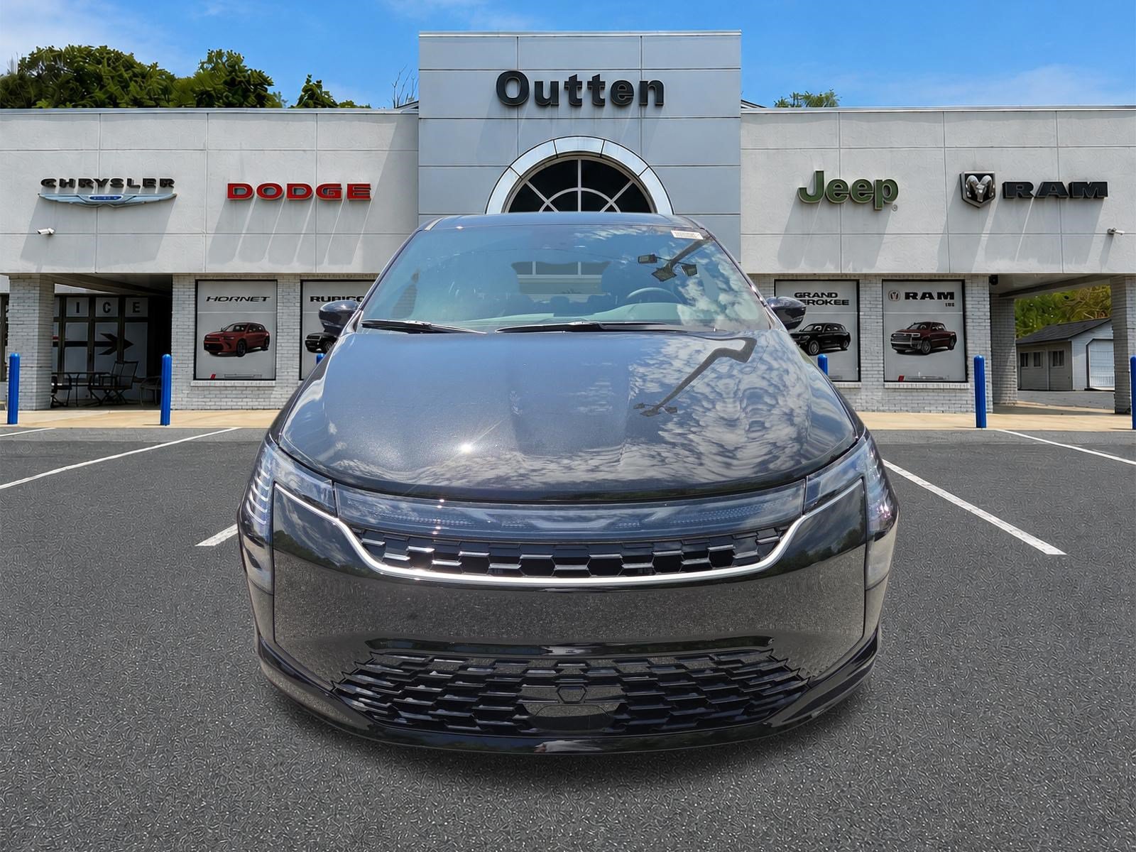 New 2027 Chrysler Pacifica Select FWD image 5