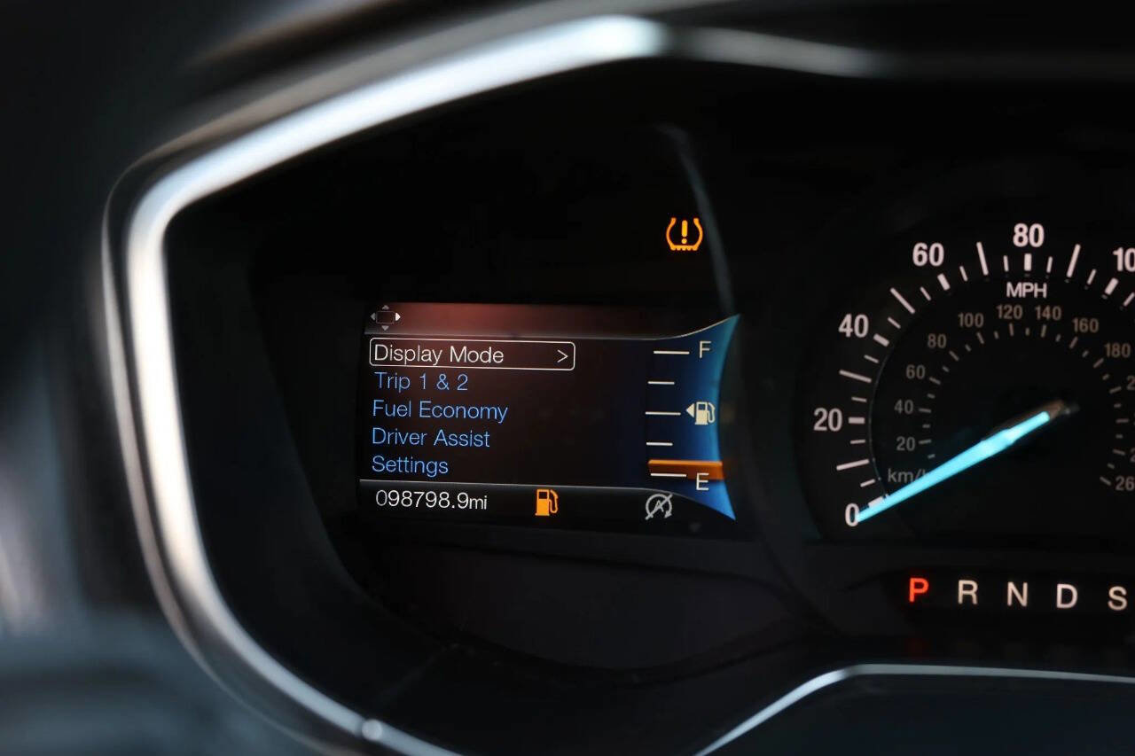 Used 2018 Ford Fusion SE w/ Fusion SE Technology Package FWD image 22