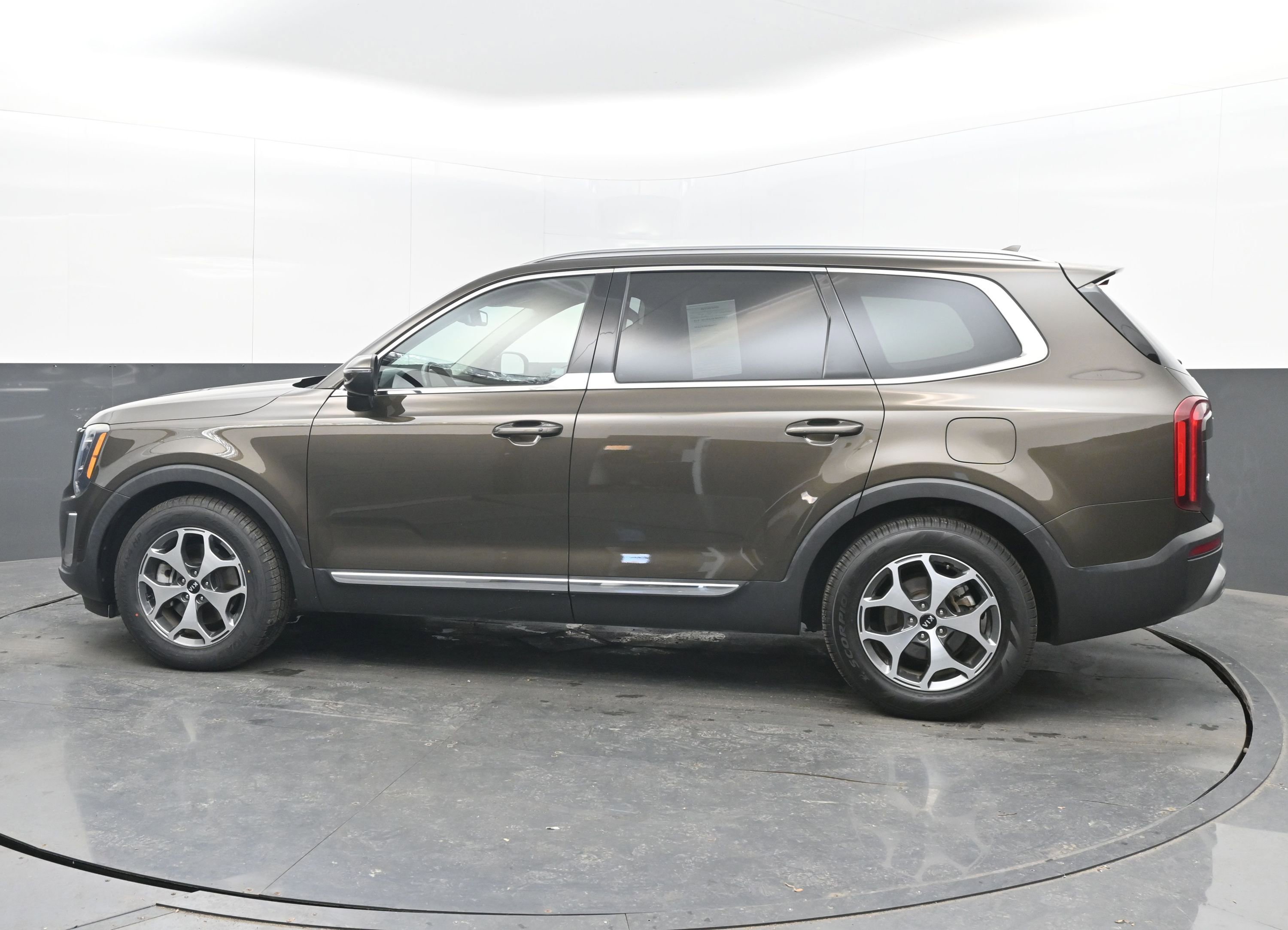 Used 2021 Kia Telluride EX image 5