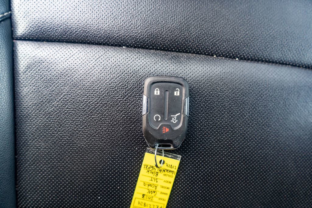 Used 2023 GMC Acadia SLT image 32