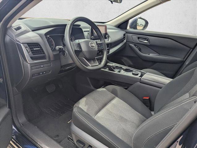 Used 2025 Nissan Rogue SV image 6