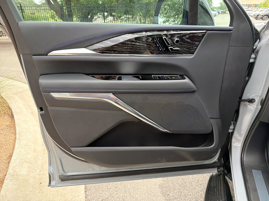 New 2026 Cadillac Escalade IQL Sport 1 w/ LPO, Floor Liner Package AWD/4WD image 20