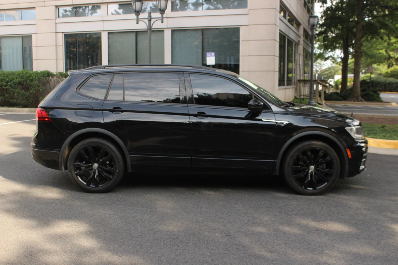 Used 2021 Volkswagen Tiguan SE R-Line AWD/4WD image 6