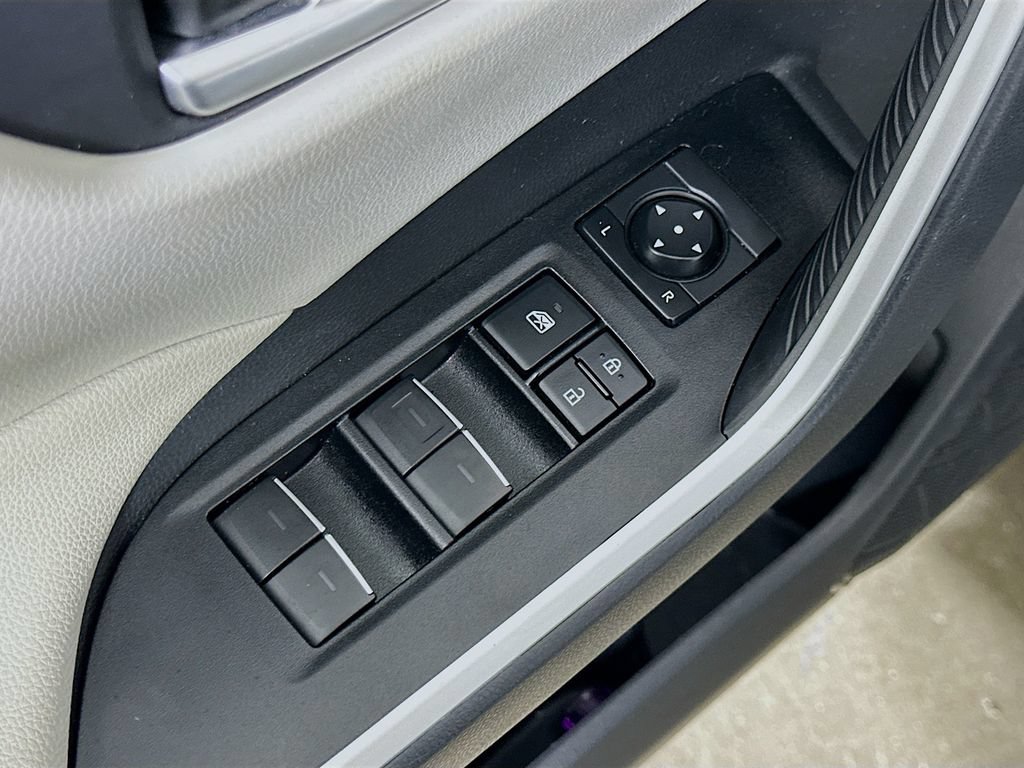 Used 2025 Toyota RAV4 XLE w/ Convenience Package FWD image 19