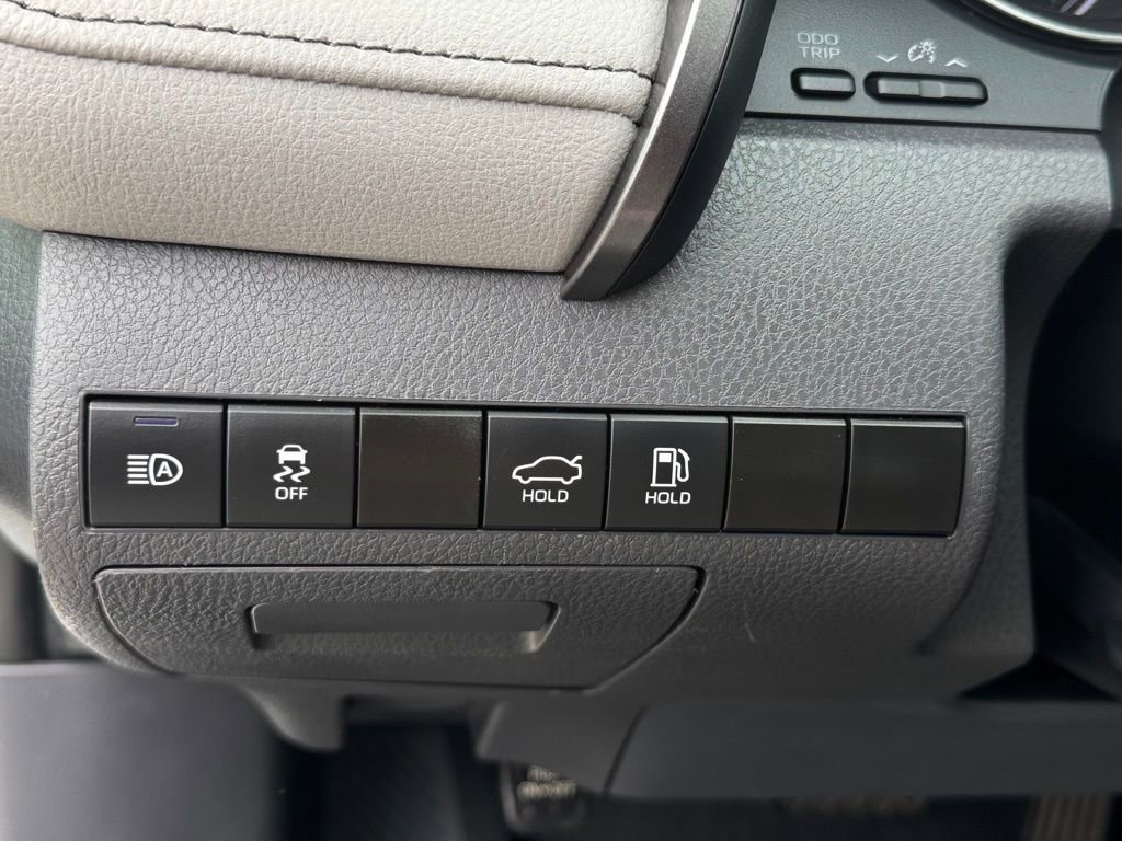 Used 2024 Toyota Camry SE image 36