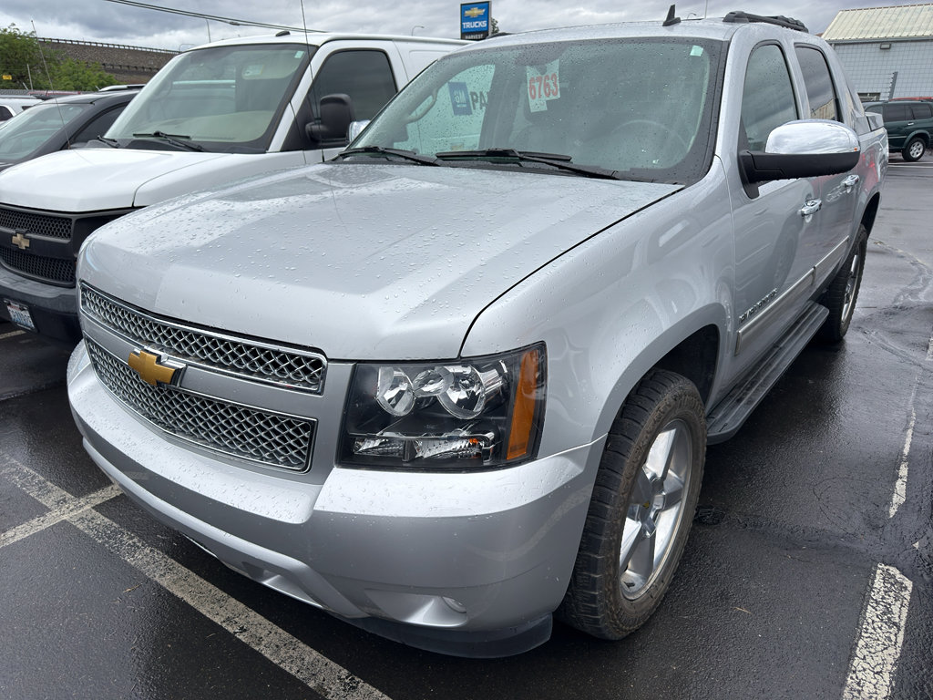 Used 2013 Chevrolet Avalanche LT w/ All-Star Edition AWD/4WD image 2