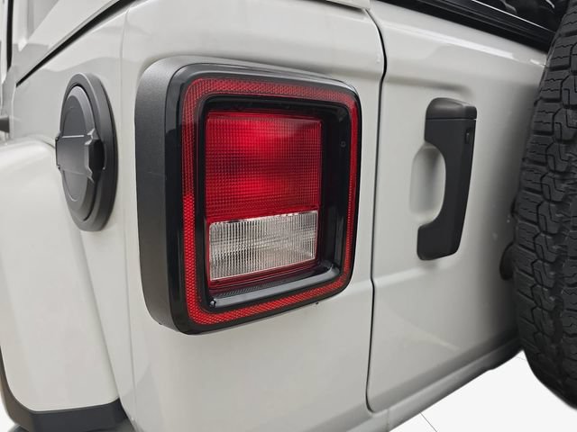 Used 2022 Jeep Wrangler Unlimited Sahara w/ Cold Weather Group AWD/4WD image 36