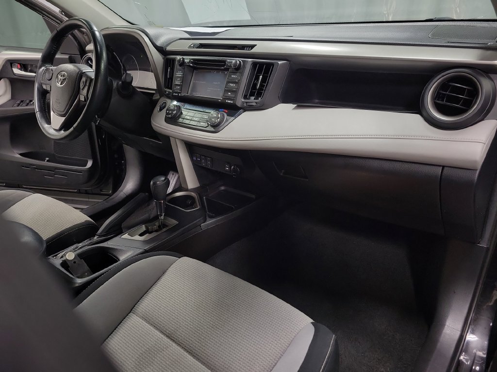 Used 2018 Toyota RAV4 XLE AWD/4WD image 35