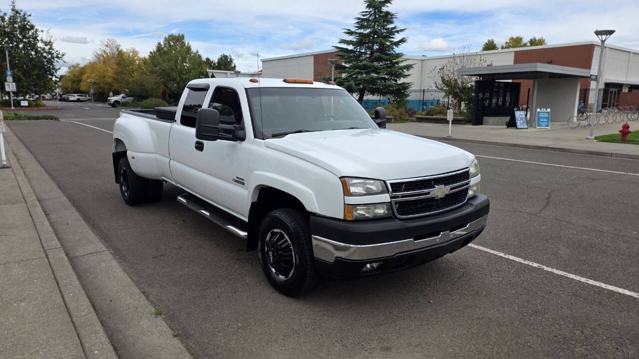 Used 2006 Chevrolet Silverado 3500 LT w/ Heavy-Duty Power Package RWD image 3