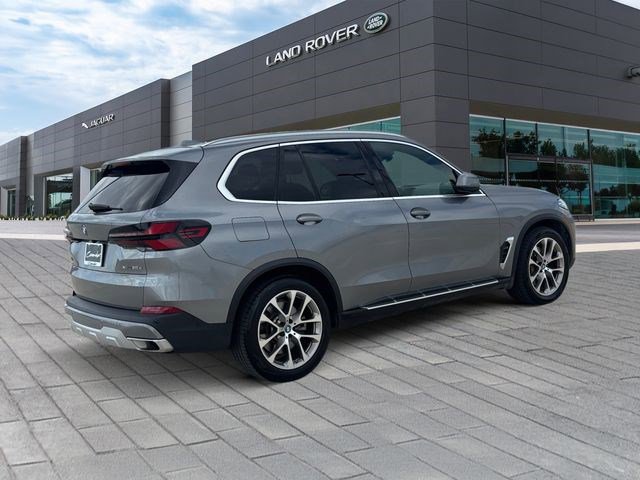 Used 2024 BMW X5 xDrive50e image 5
