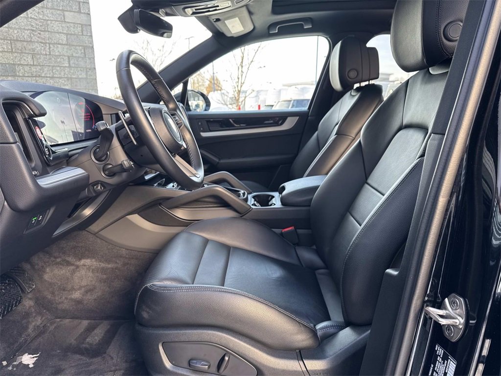 Used 2024 Porsche Cayenne Base image 17