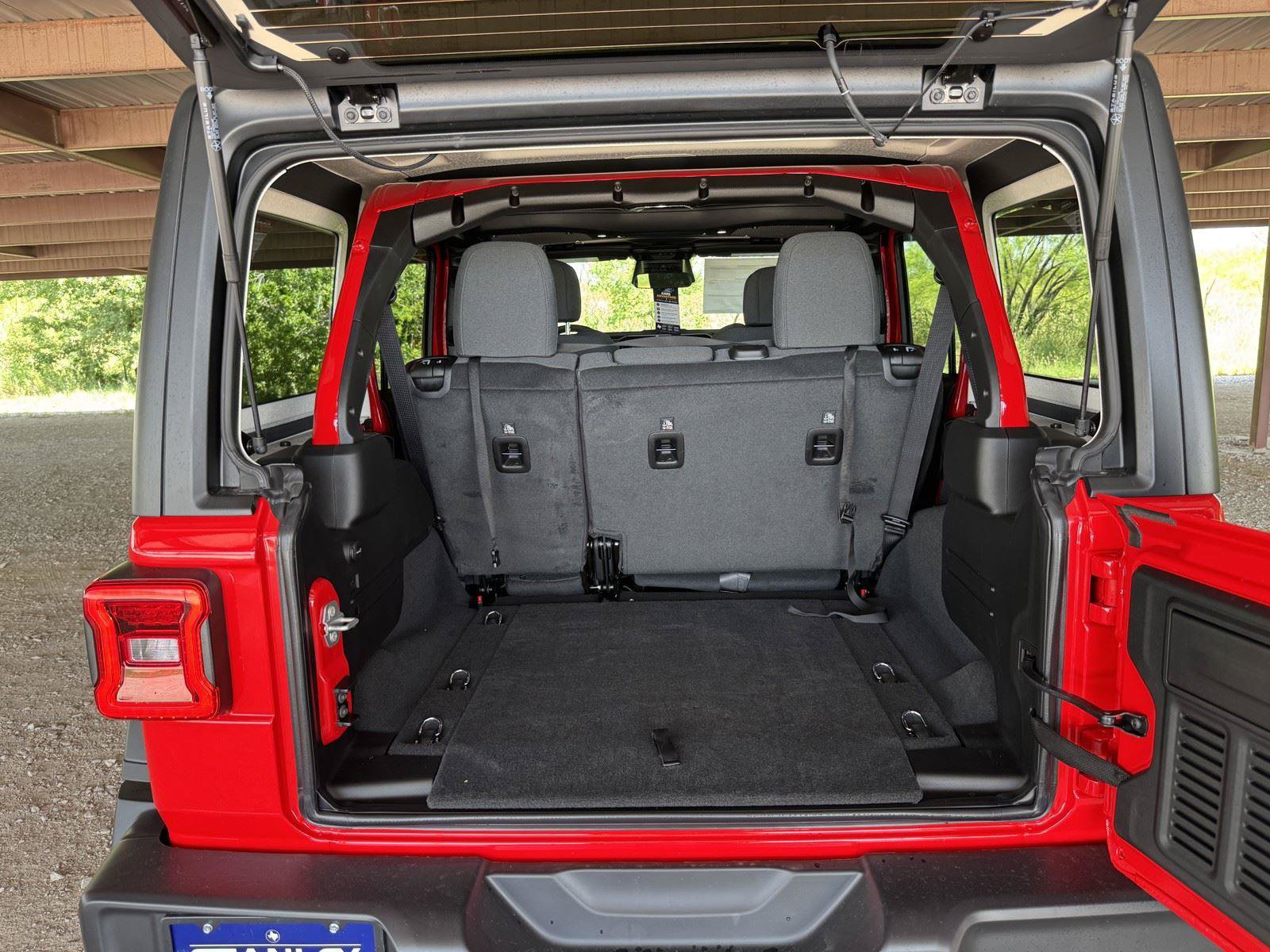 New 2026 Jeep Wrangler Unlimited Rubicon AWD/4WD image 34