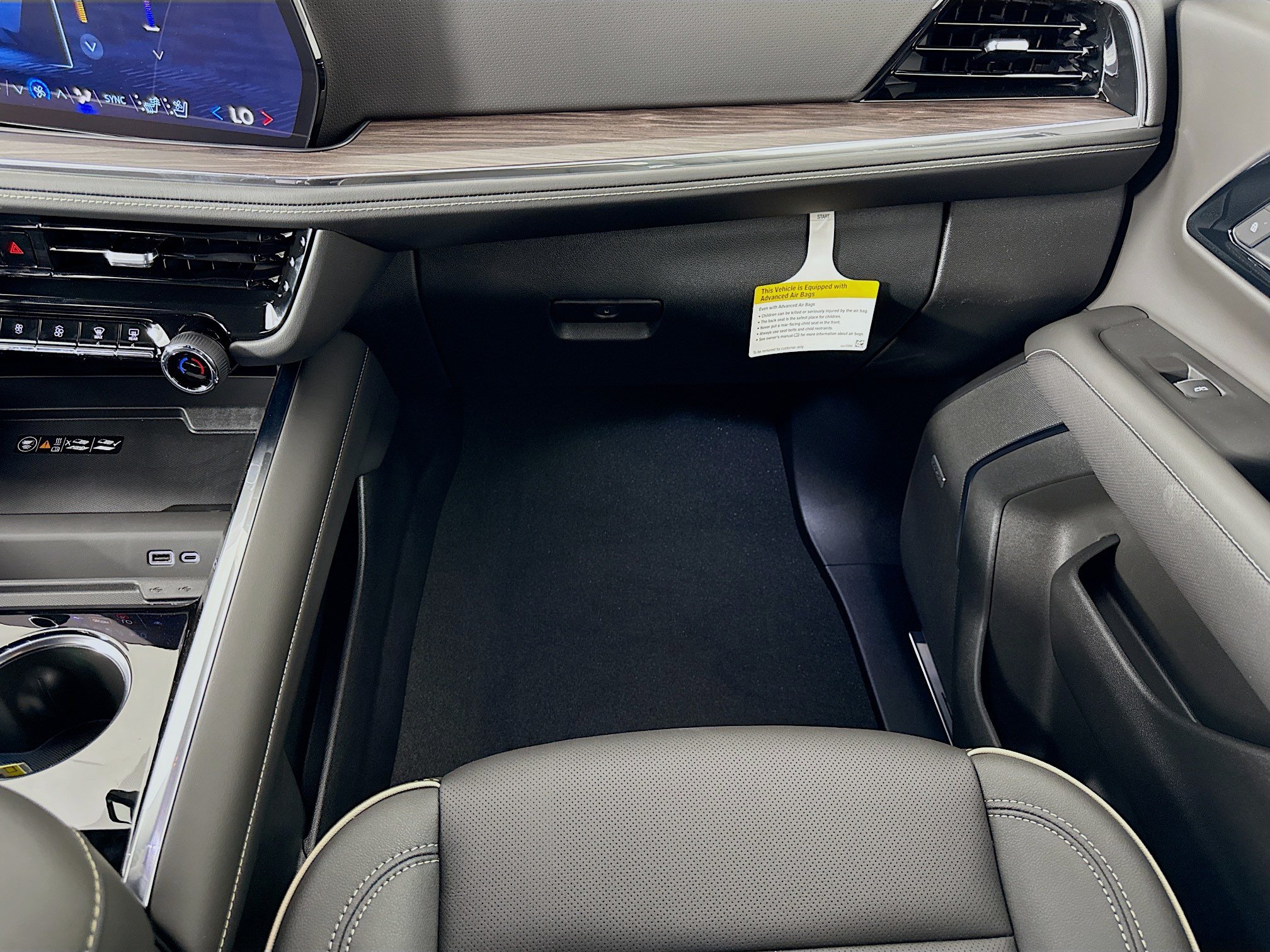 New 2026 Chevrolet Suburban Premier RWD image 25