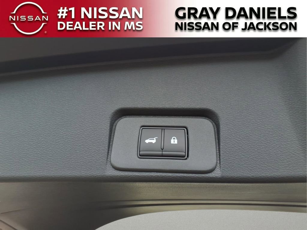 New 2026 Nissan Rogue Platinum image 9