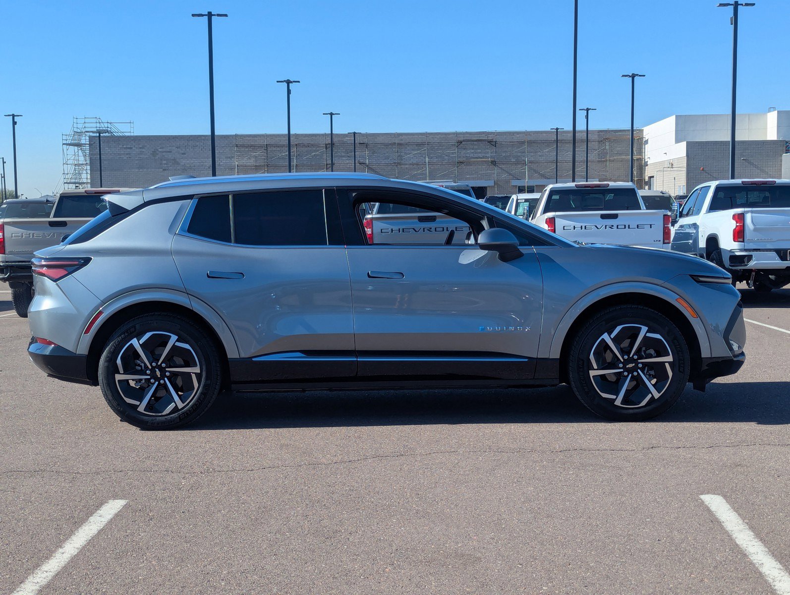 Used 2025 Chevrolet Equinox EV LT w/ Convenience Package image 7