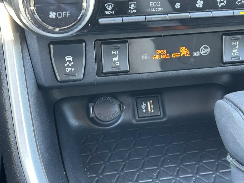 Used 2024 Toyota RAV4 XLE w/ Convenience Package FWD image 18