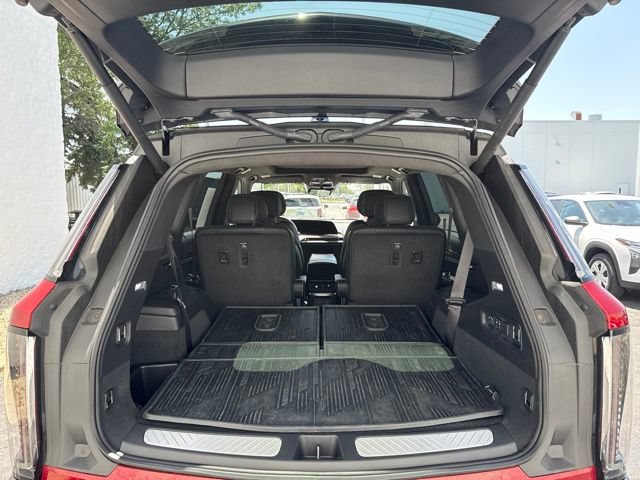 Used 2026 Cadillac Vistiq Platinum w/ LPO, Floor Liner Package AWD/4WD image 7