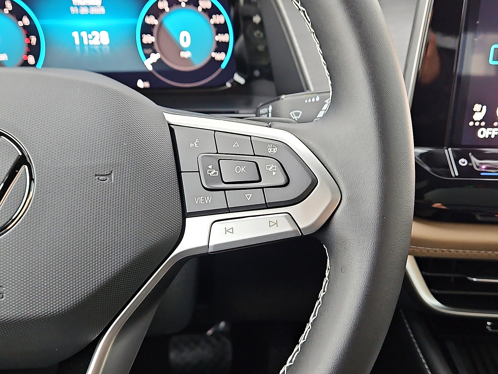 New 2026 Volkswagen Atlas Cross Sport SE image 17