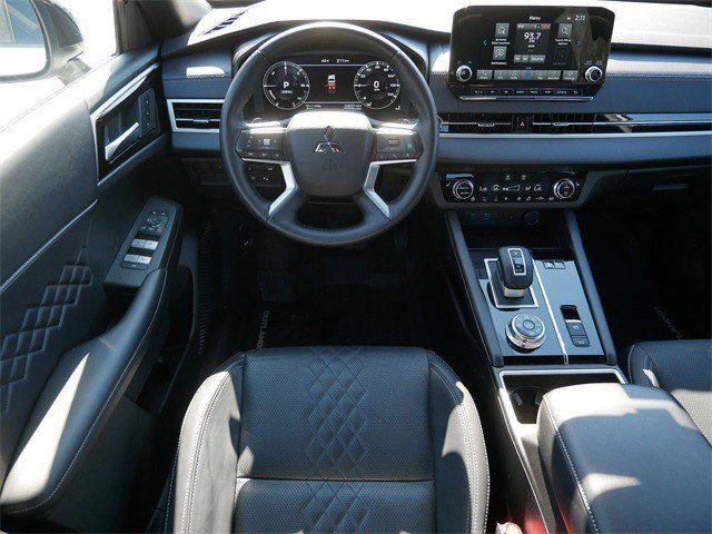 Used 2025 Mitsubishi Outlander SEL Black Edition image 10