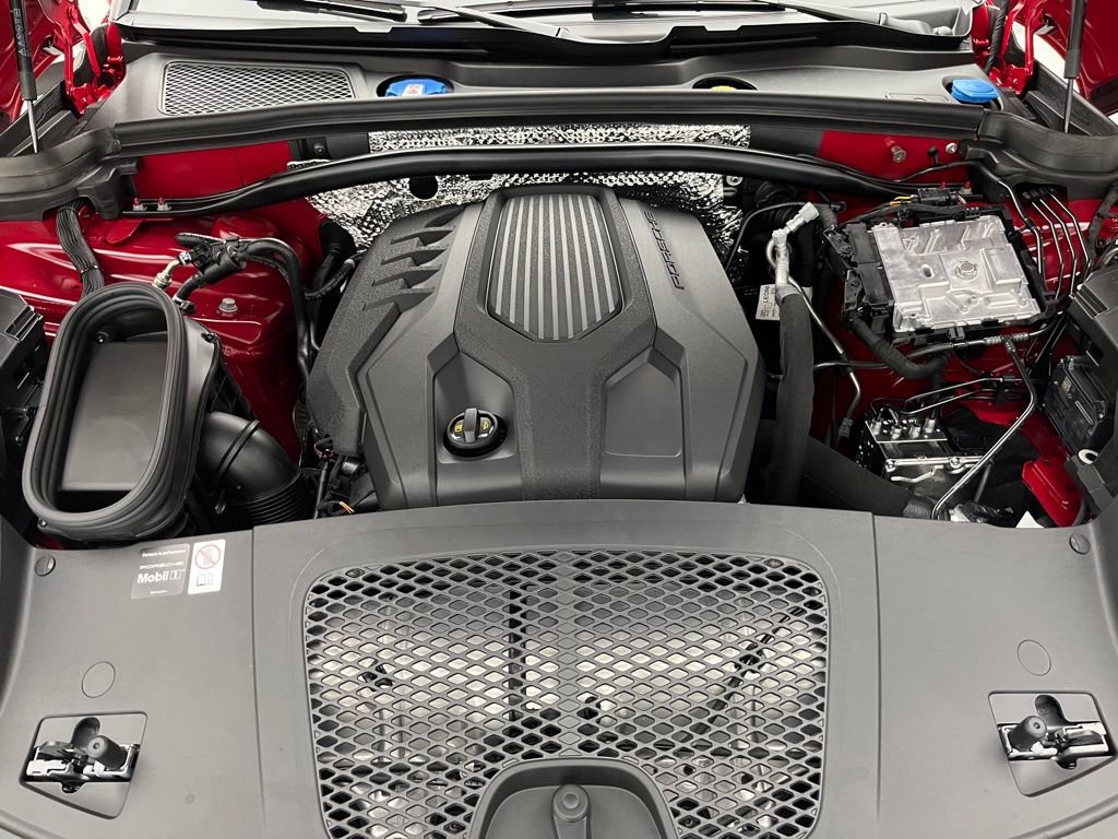 Certified 2025 Porsche Macan image 29