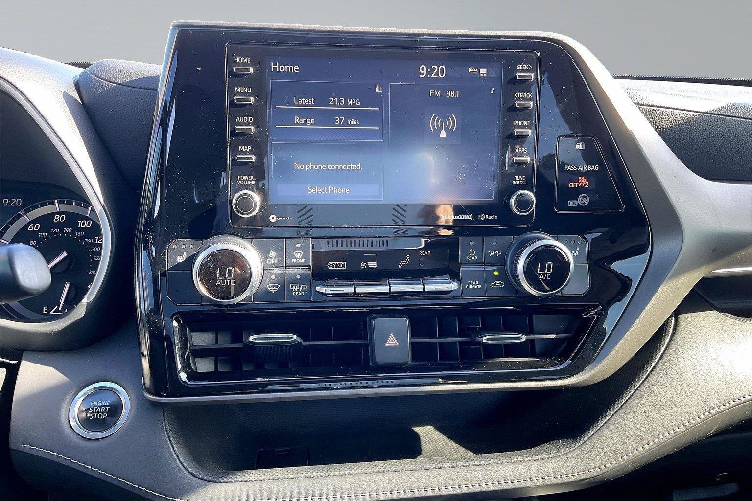 Used 2020 Toyota Highlander XLE AWD/4WD image 7