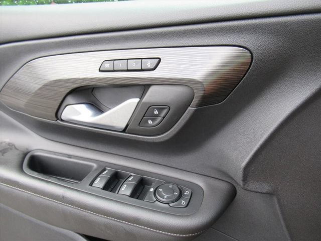 Used 2023 GMC Terrain SLT w/ Tech Package FWD image 23