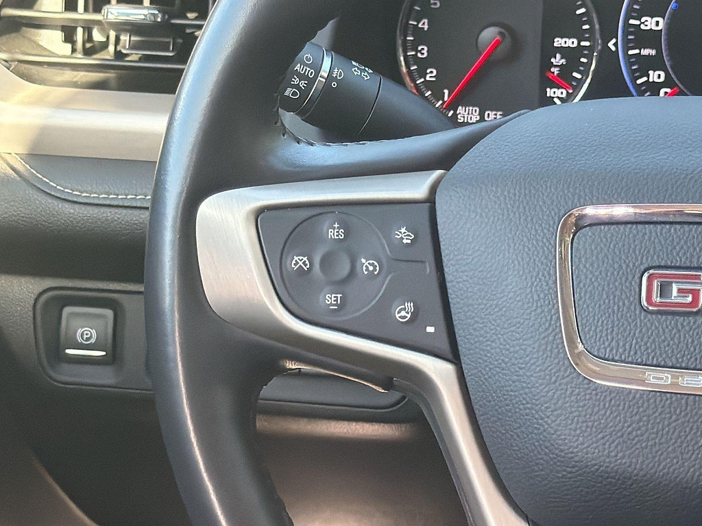 Used 2022 GMC Acadia Denali w/ Denali Ultimate Package AWD/4WD image 9