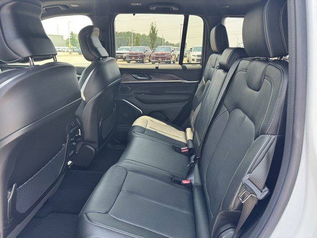 New 2025 Jeep Grand Cherokee Overland w/ Luxury Tech Group IV image 33