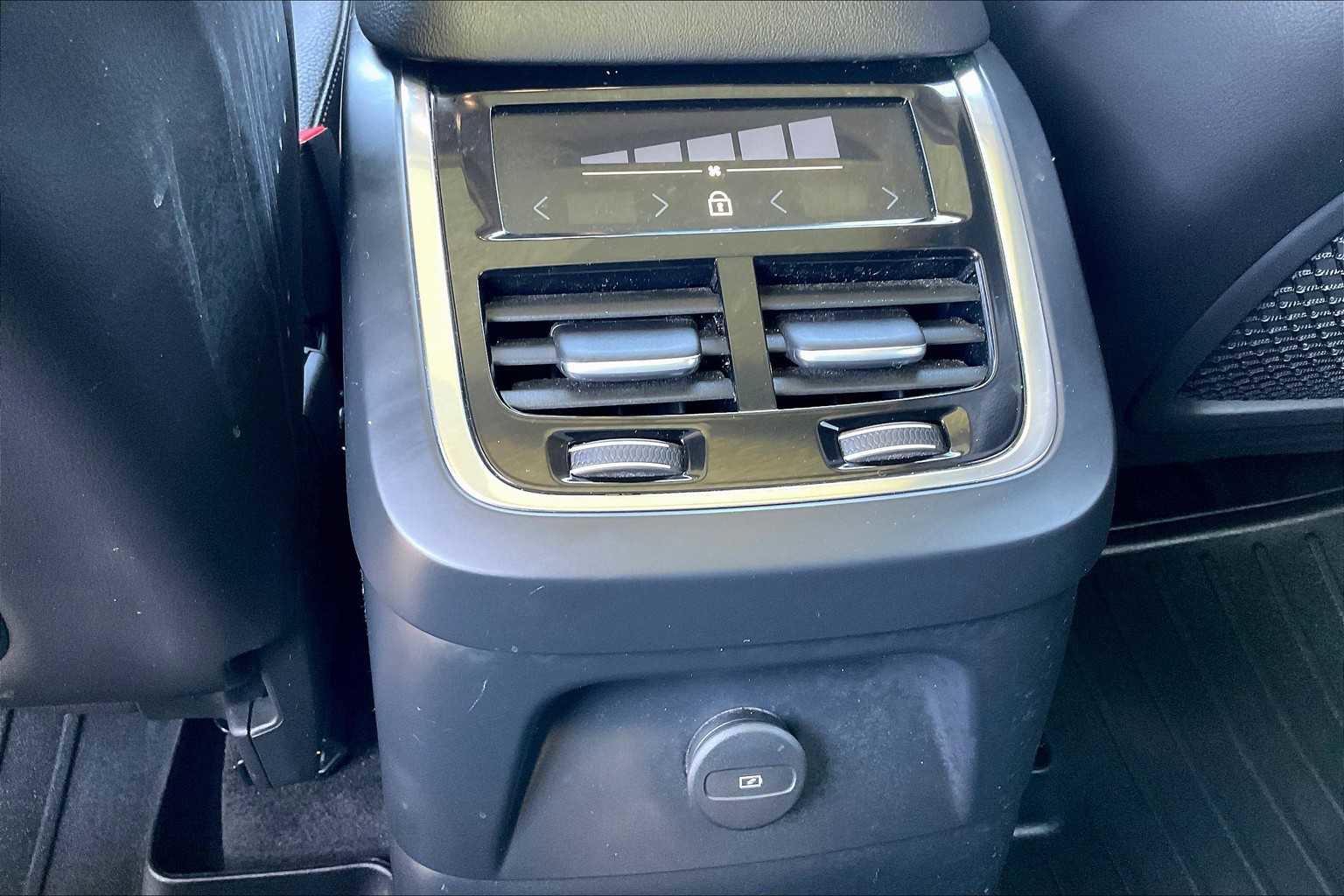 Used 2023 Volvo XC90 T8 Core image 38