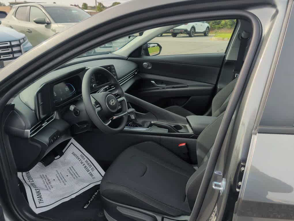New 2026 Hyundai Elantra SE FWD image 21
