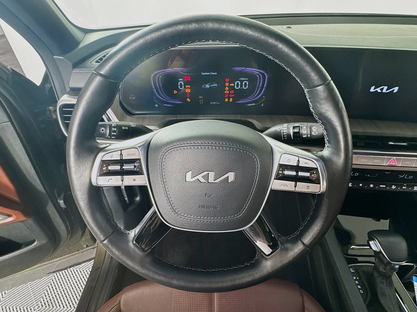 Used 2024 Kia Telluride EX w/ EX Captain's Chair Package AWD/4WD image 13