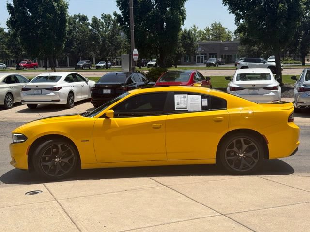 Used 2017 Dodge Charger R/T w/ Plus Group RWD image 4